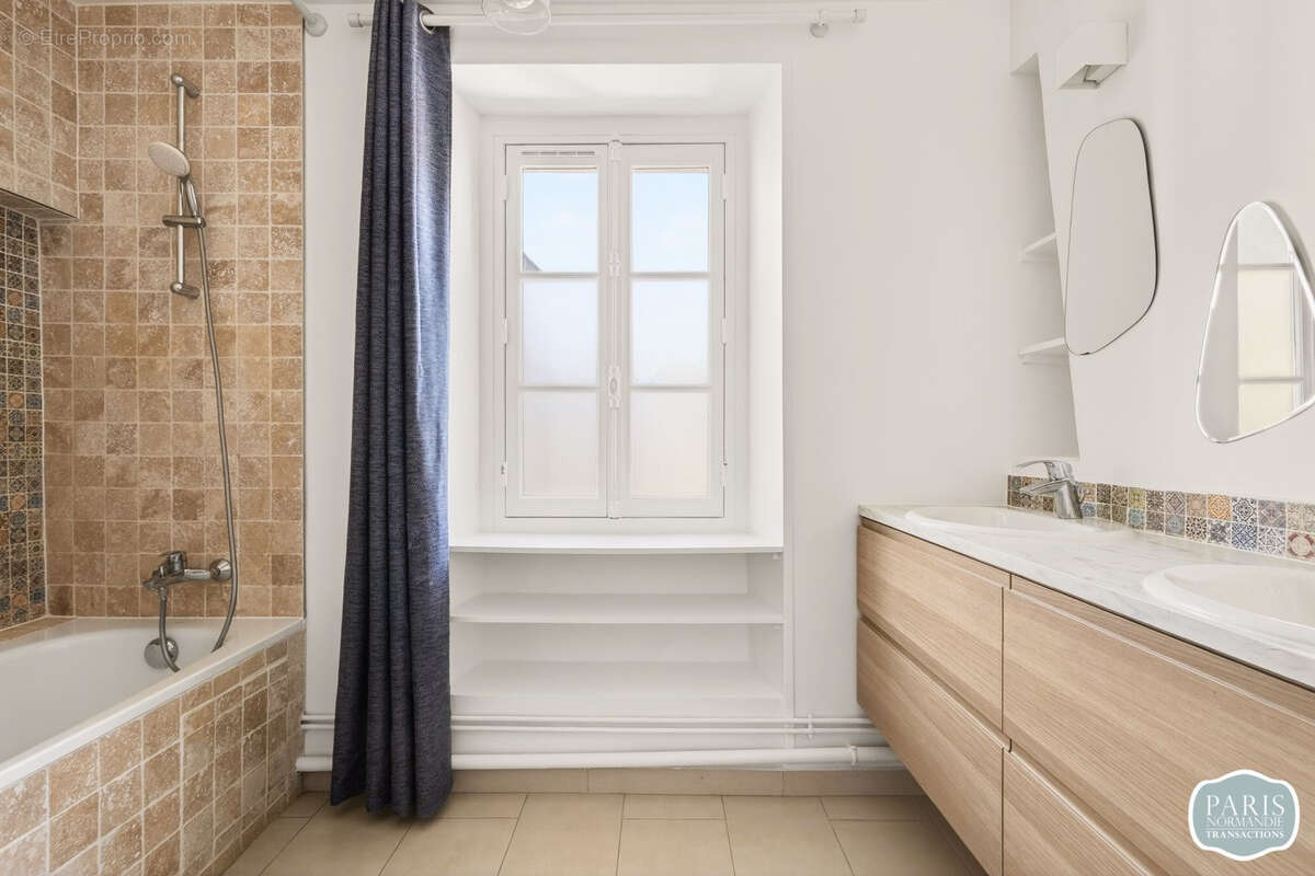 Appartement à PARIS-7E