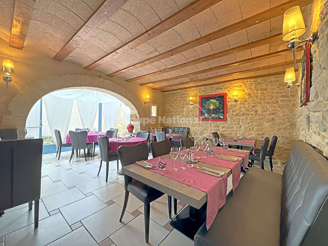 Commerce à GALLARGUES-LE-MONTUEUX