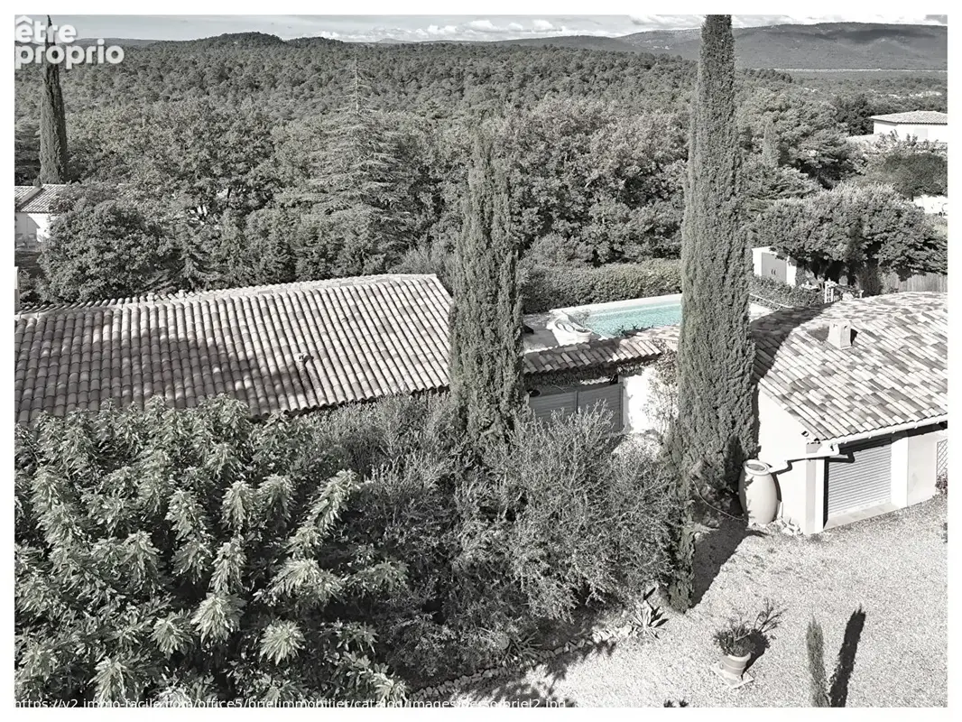 Tourtour, à vendre, maison de plain pied avec maison d'hôte attenante - photo 1