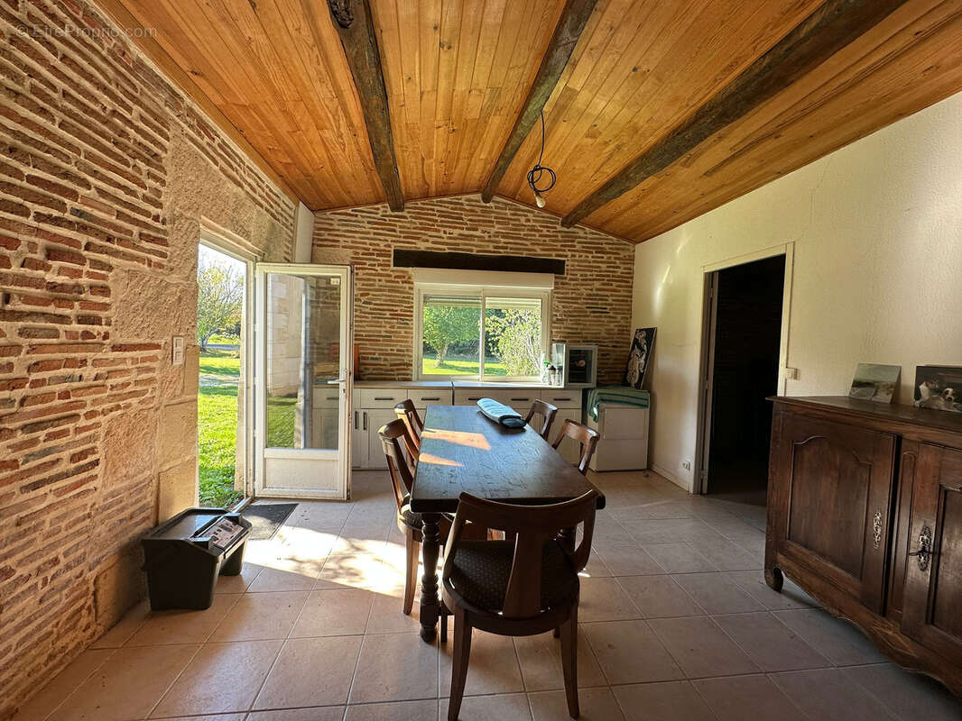 Maison à SAINT-CHRISTOPHE-DE-DOUBLE