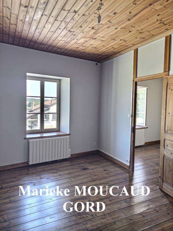 TIRANGES 43530 Belle maison de village 102m² 3 chambres, cour et garage 96 000 - photo 9