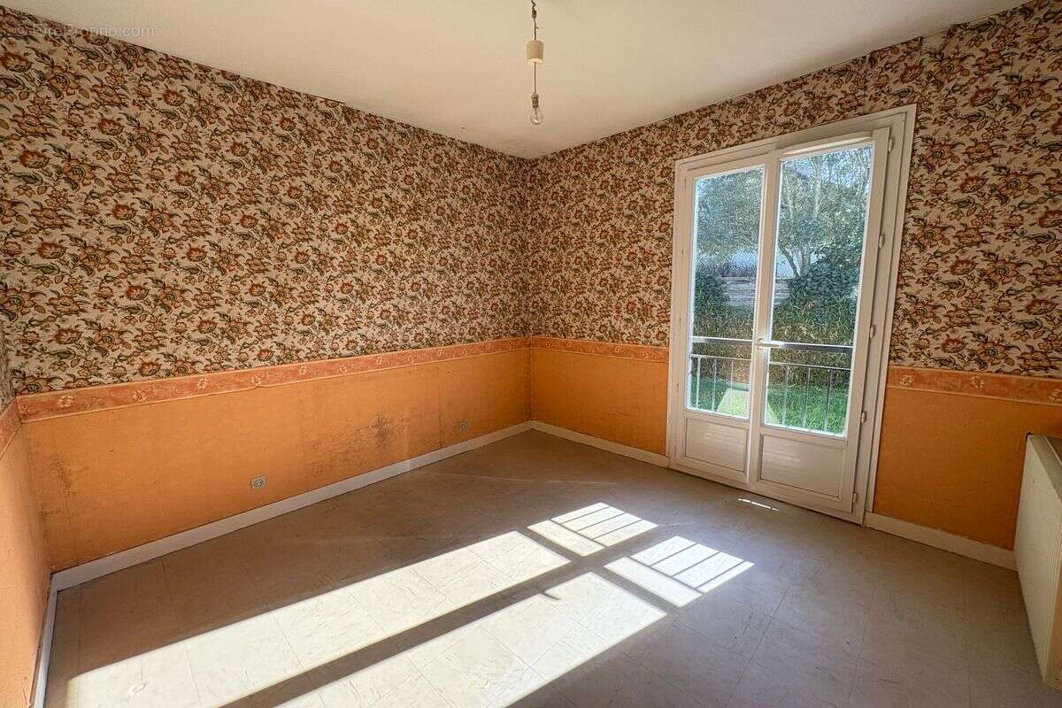 Maison à AMBILLOU