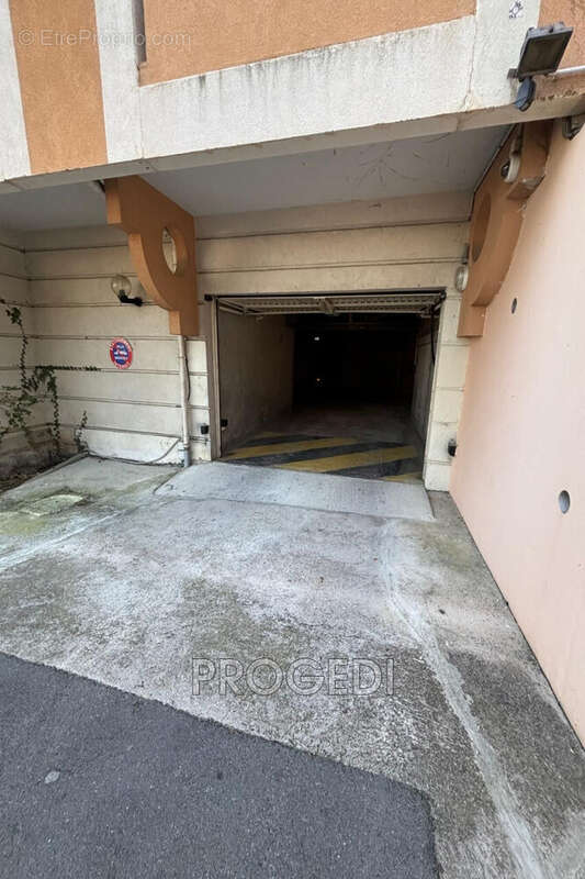 Parking à BEAUSOLEIL