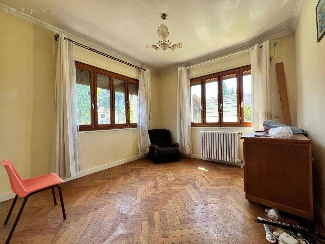 Maison 6 Pièces de près de 145 m2 à vendre dans le secteur du VERNAY - photo 5