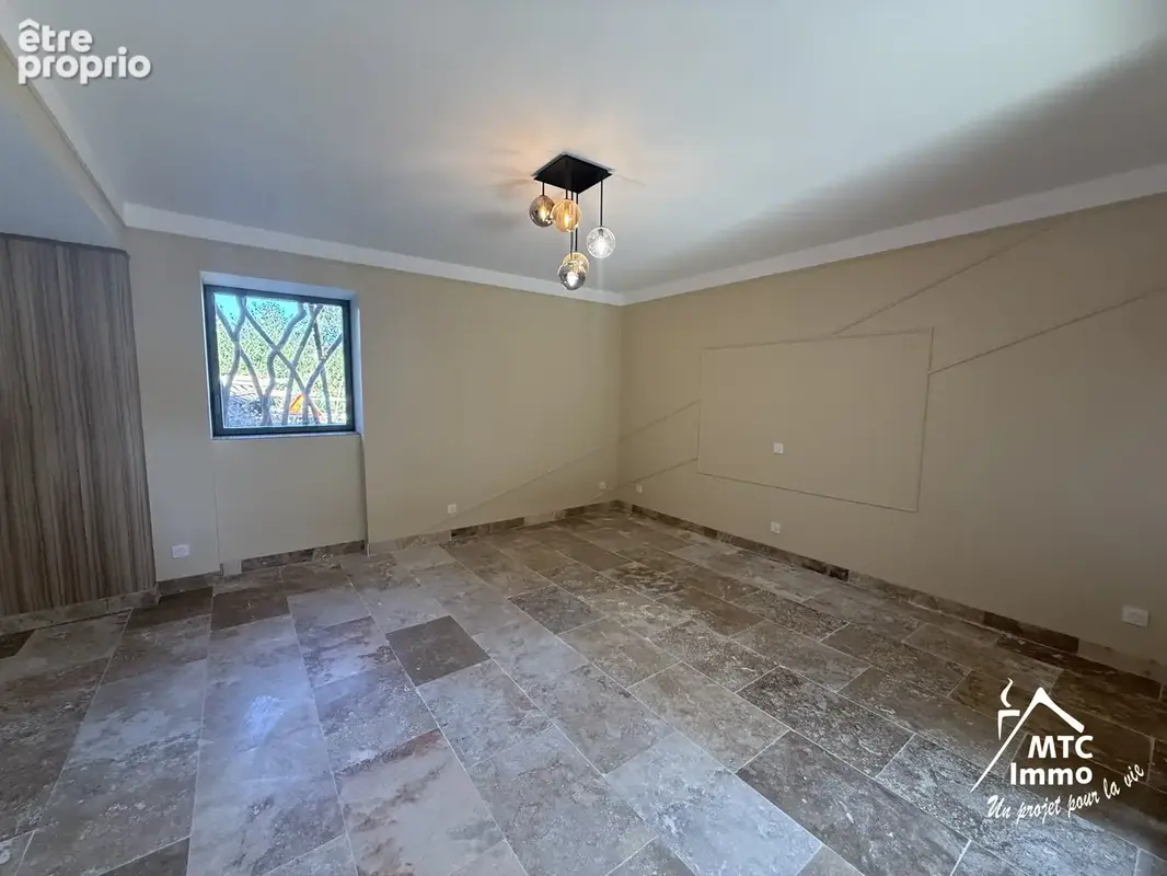 Triplex en pierre 182 m2 type maison de village haut standing 5 chambres piscine - photo 30