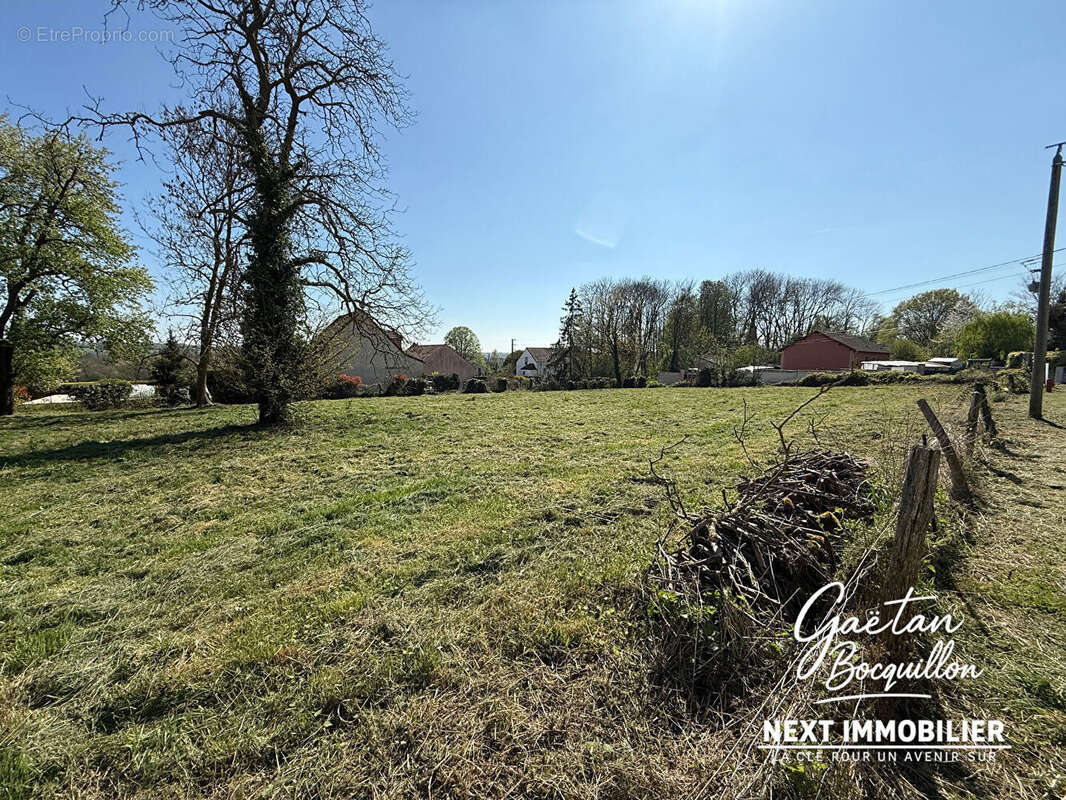 Terrain à QUINCY-VOISINS