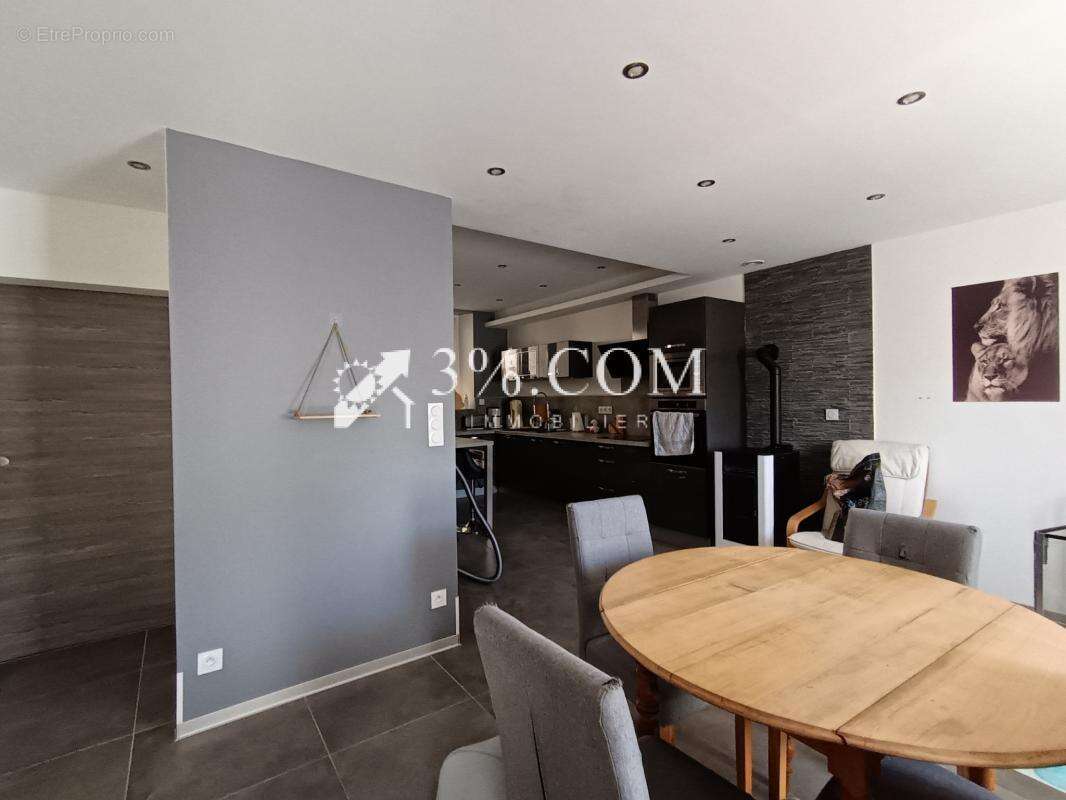 Maison de 76m2 renovee avec garage et place de stationnement - photo 4