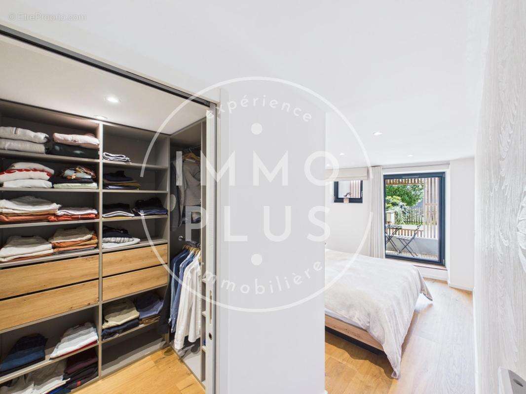 Vente - Maison - 7 pièces + cuisine - 210 m² - 850 000 € - - photo 14
