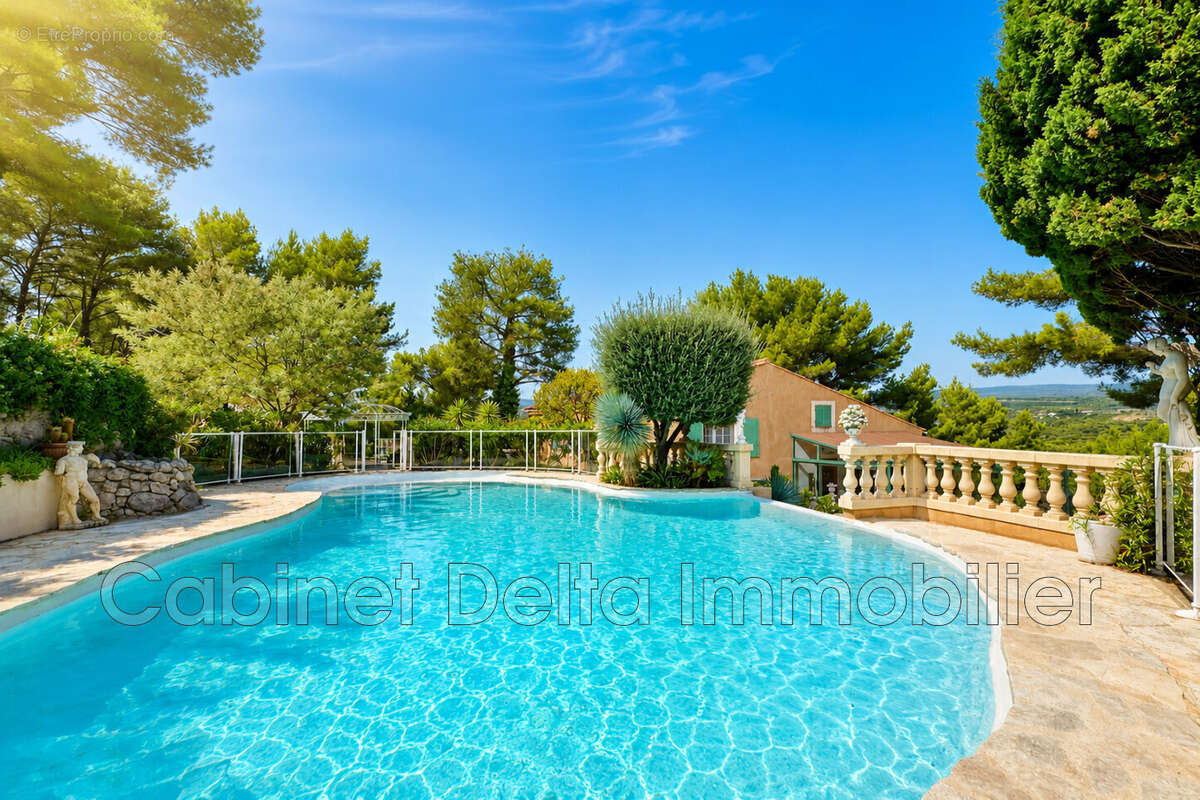 Maison à LE CASTELLET