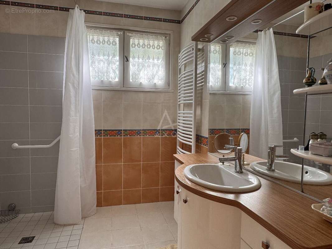 Maison à VOEUIL-ET-GIGET