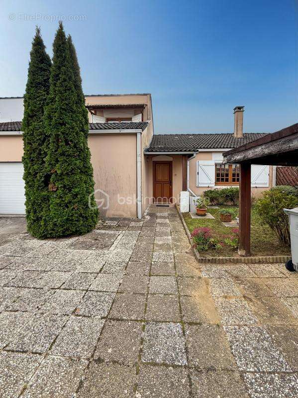 Maison à MOISSY-CRAMAYEL