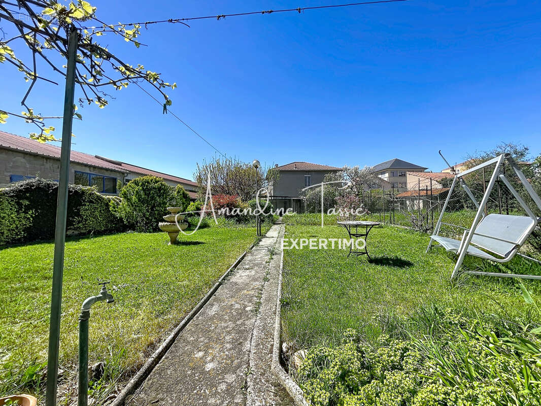 Immeuble de rapport, 3 appartements et sa maison   Centre-ville de Millau - photo 3