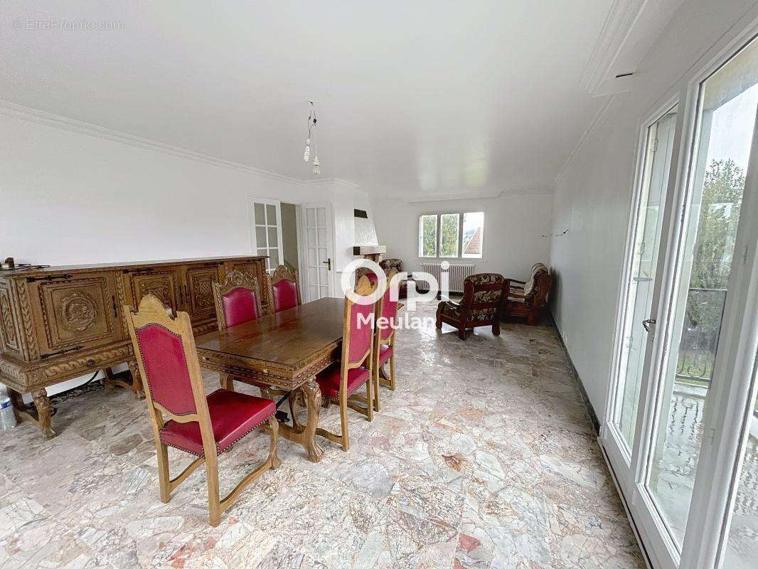 Maison à LES MUREAUX