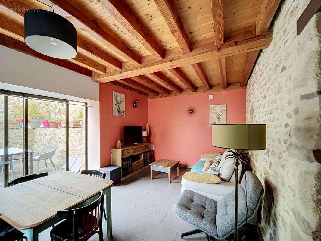 Maison 140 m² à Glaine-Montaigut  - photo 8