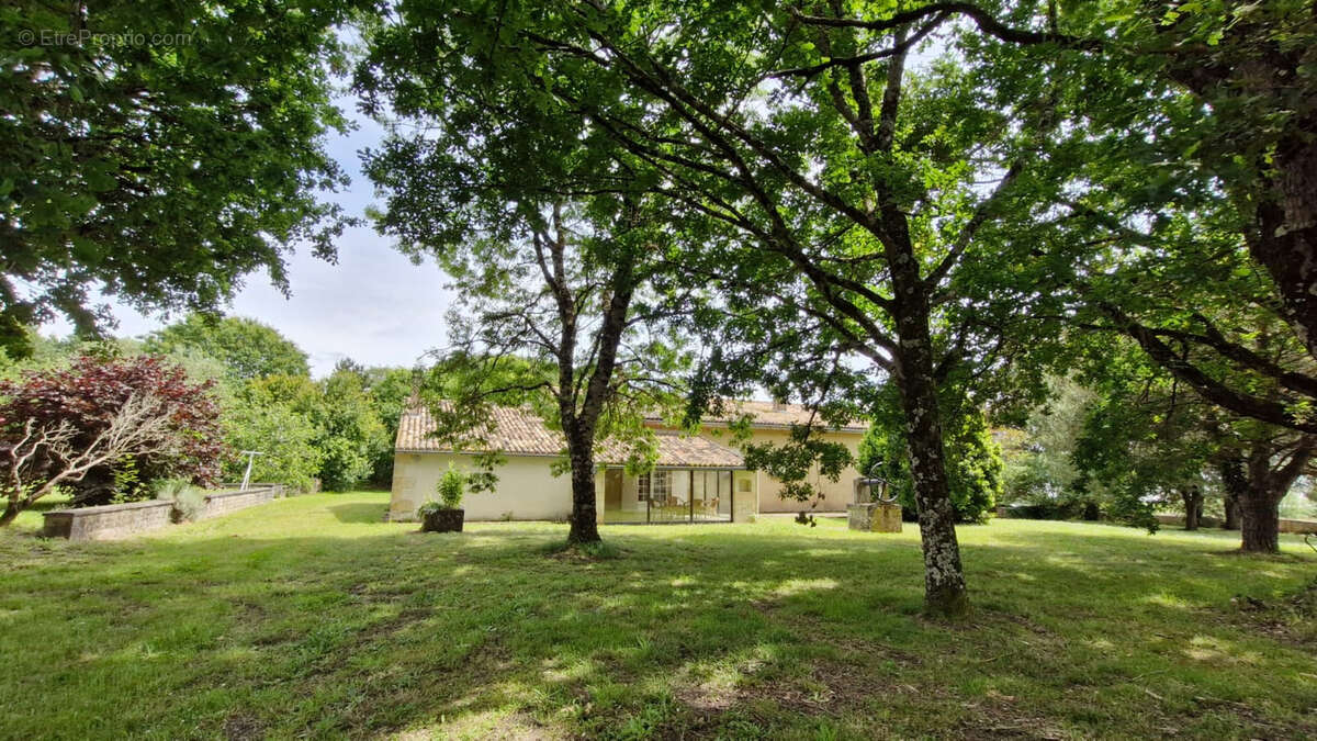 Maison à CHENAC-SAINT-SEURIN-D&#039;UZET