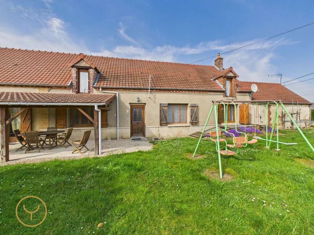 Maison à MARIGNY-LE-CHATEL