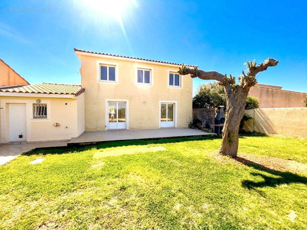 Grande Villa T5 en très bon état avec jardin, garage et terrasse. Superbe vue dégagée - photo 6
