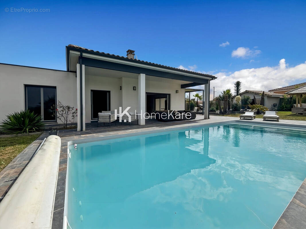 Maison 143 m² à L'isle-Jourdain  - photo 2