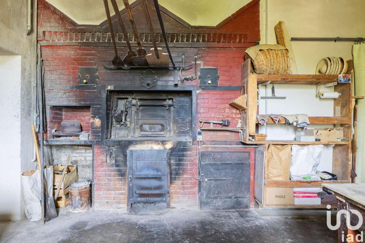 Photo 3 - Commerce à ALBENS