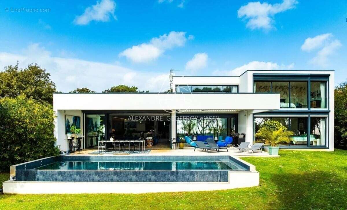Exceptionnel à proximité de Royan. Villa avec une vue panoramique sur mer - photo 5