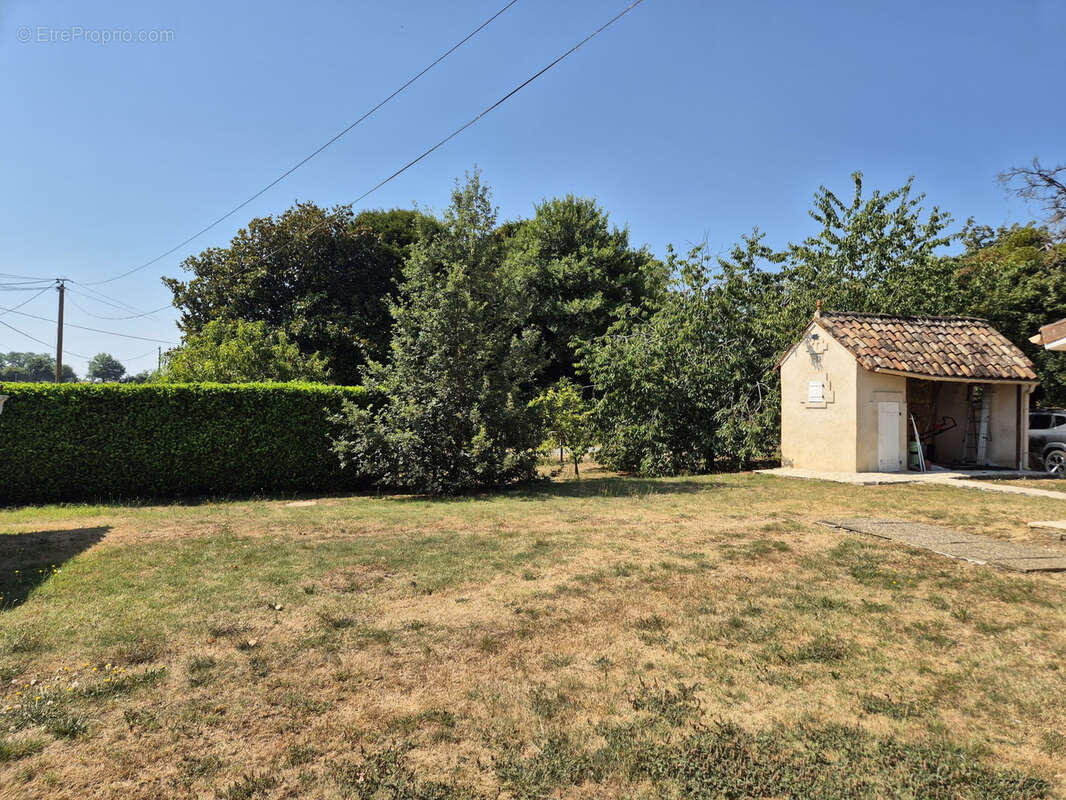 Maison de caractère de 123 m2 avec pigeonnier sur un terrain de 940 m2 - photo 11