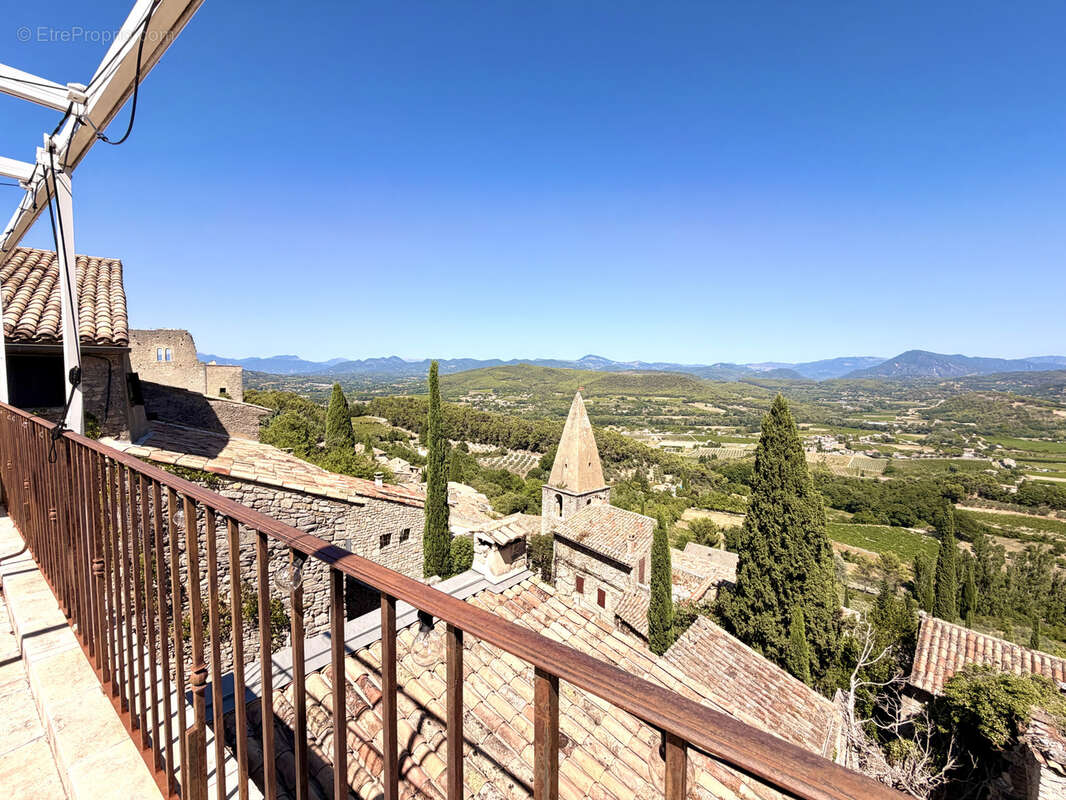 5mn de vaison - beau local avec terrasse et vue - photo 2