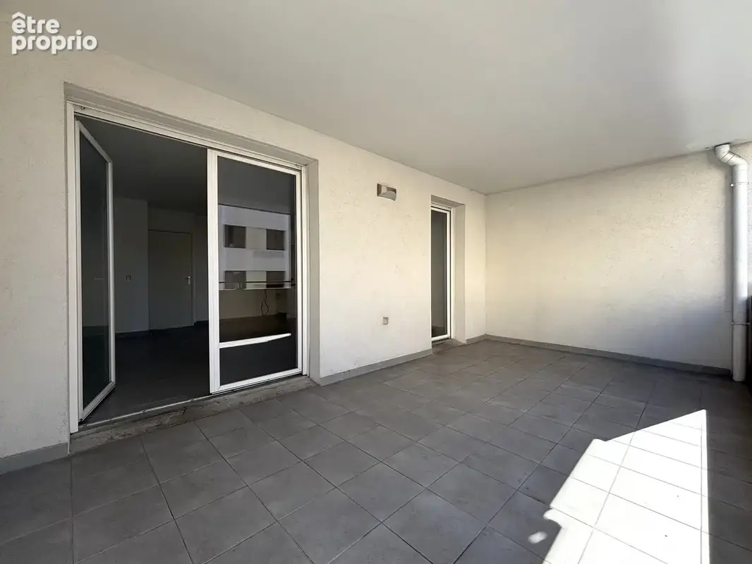 Appartement T3 de 66 m2 avec vaste terrasse de 18 m2 et garage fermé   Marseille 13004 Les Chartreux - photo 2