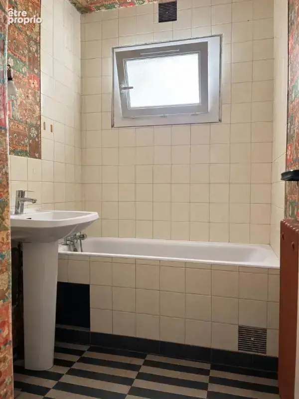 T4 dans residence securisee , parking numerote, cave et grenier - photo 10