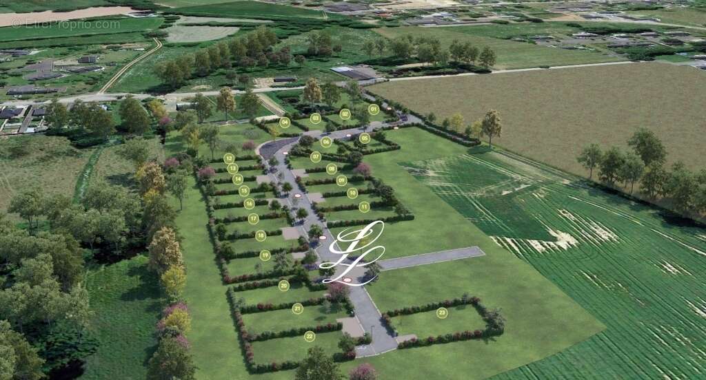 Terrain à LIVRE-SUR-CHANGEON