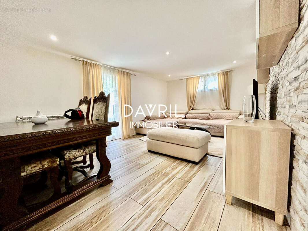 Maison à MAURECOURT