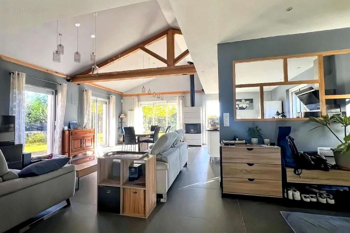 Photo 5 - Maison à LA TOUR-DE-SALVAGNY