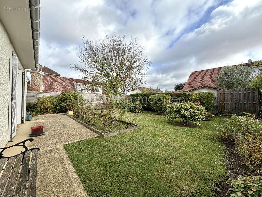 Maison à SAINT-ETIENNE-DU-ROUVRAY