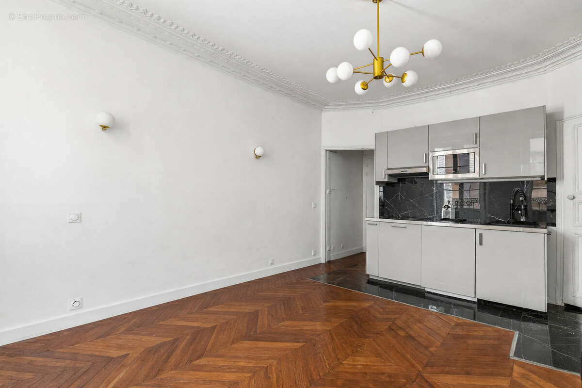 Appartement à PARIS-1E