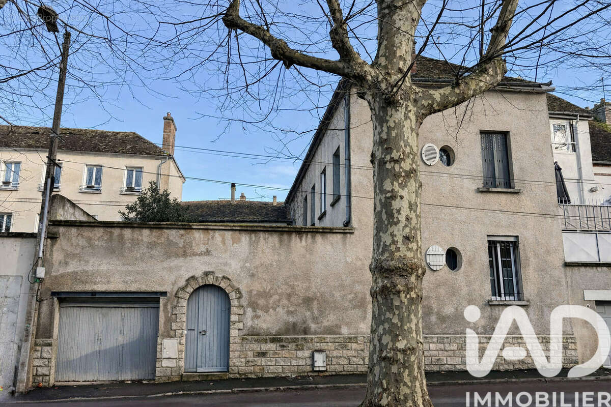 Appartement 350 m² à Sens  - photo 2