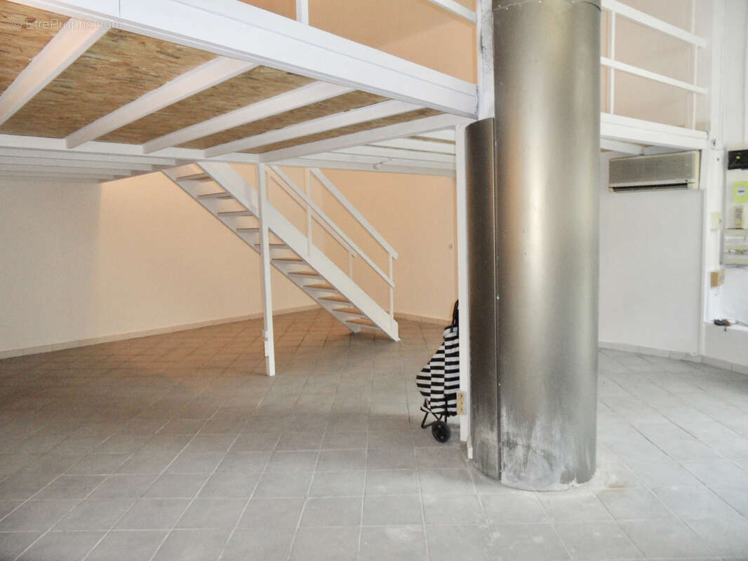 Commerce à MARSEILLE-7E