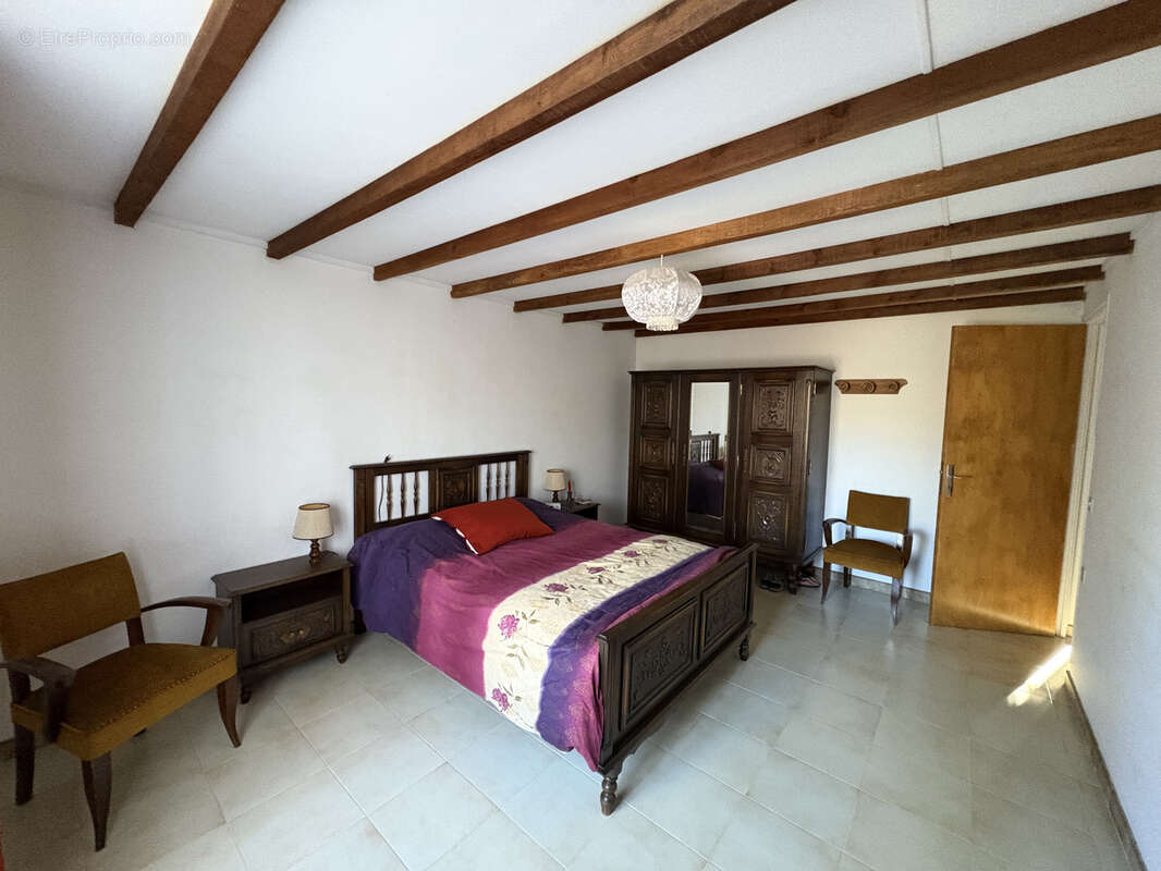 Maison à MEYRANNES