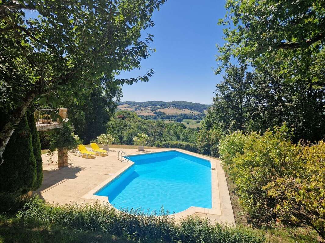 Perigordine avec piscine et magnifique vue sur la Vallée. - photo 4