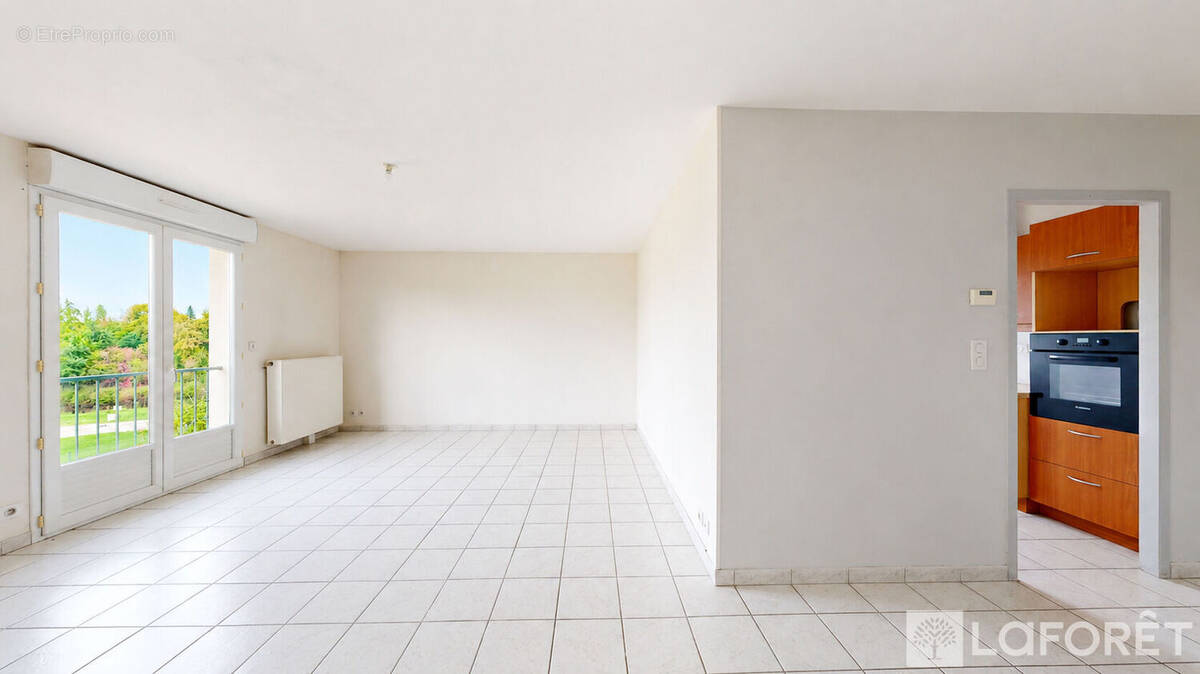 Appartement à YZEURE
