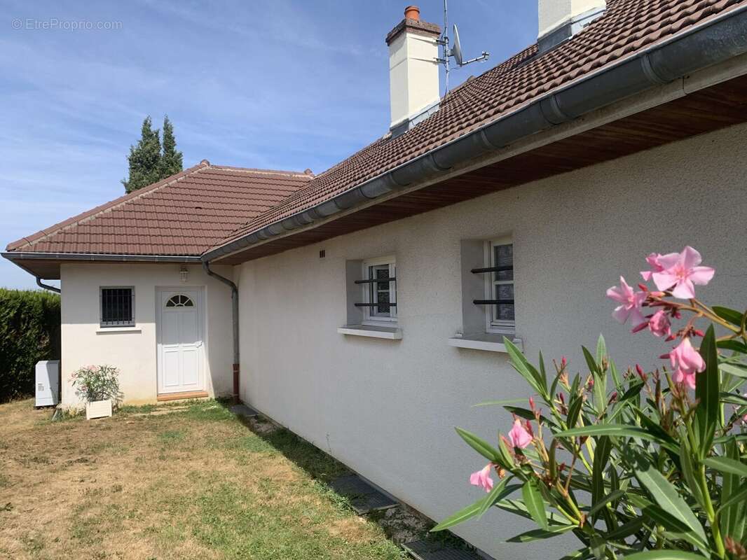Maison 161 m² à Lamarche-Sur-Saone  - photo 2
