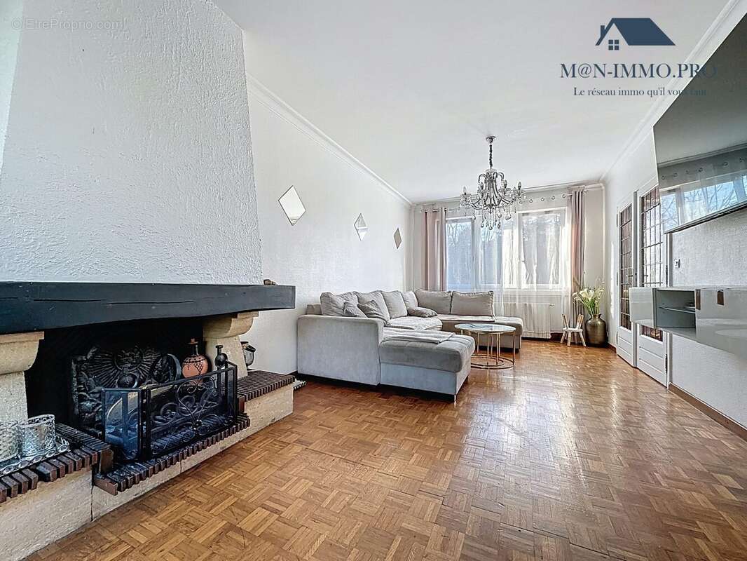 Maison à LA CHAPELLE-D'ARMENTIERES