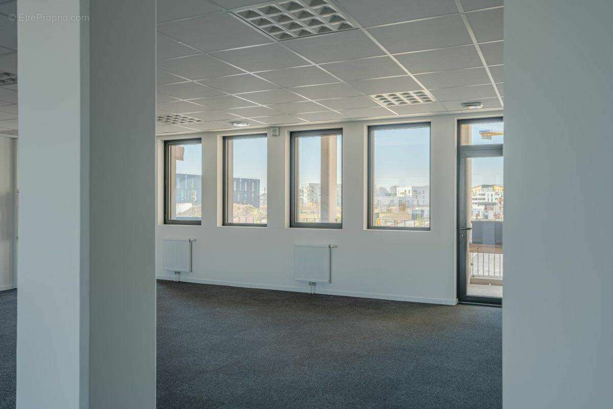 Commerce 112 m² à Epron  - photo 7