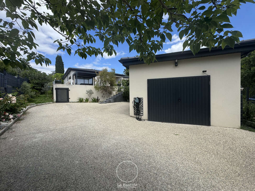 Maison à MONTBOUCHER-SUR-JABRON