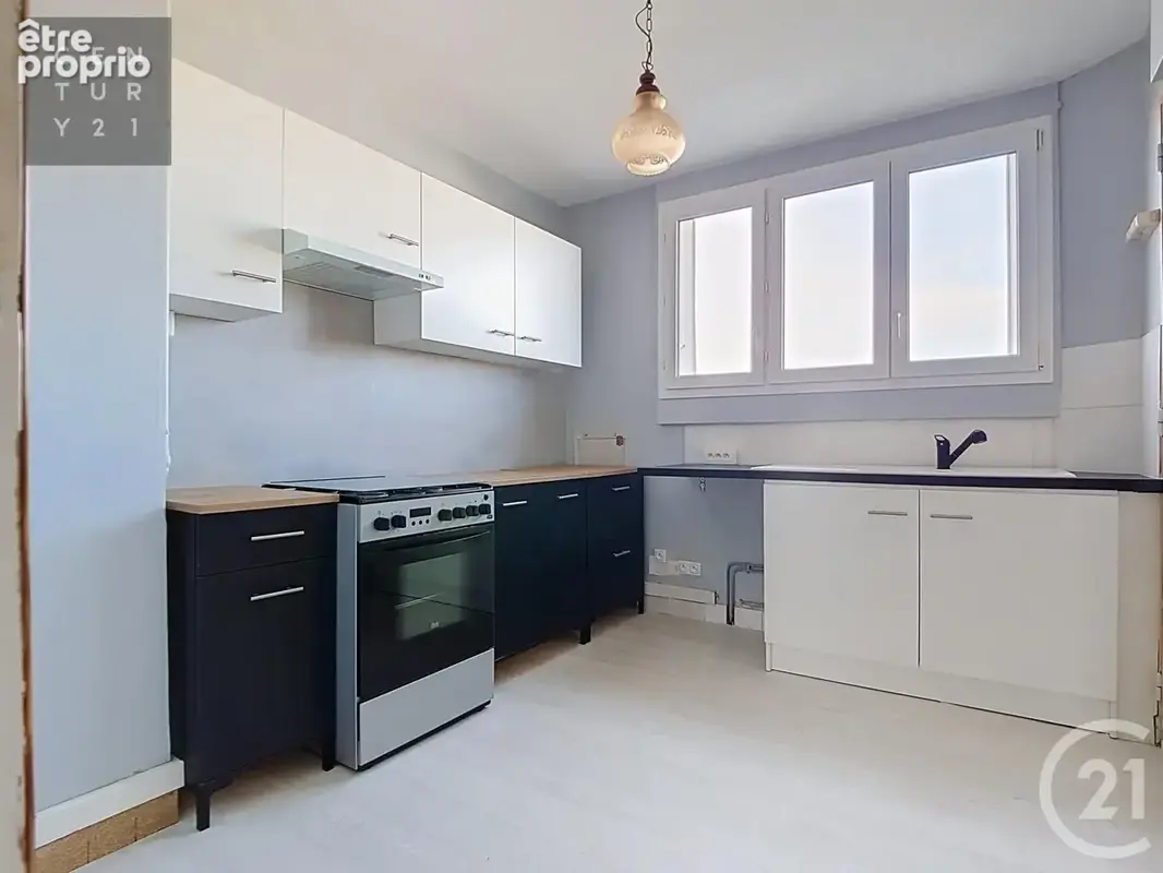 Appartement 5 pièces 93 m² à vendre à Troyes (10000) - photo 2