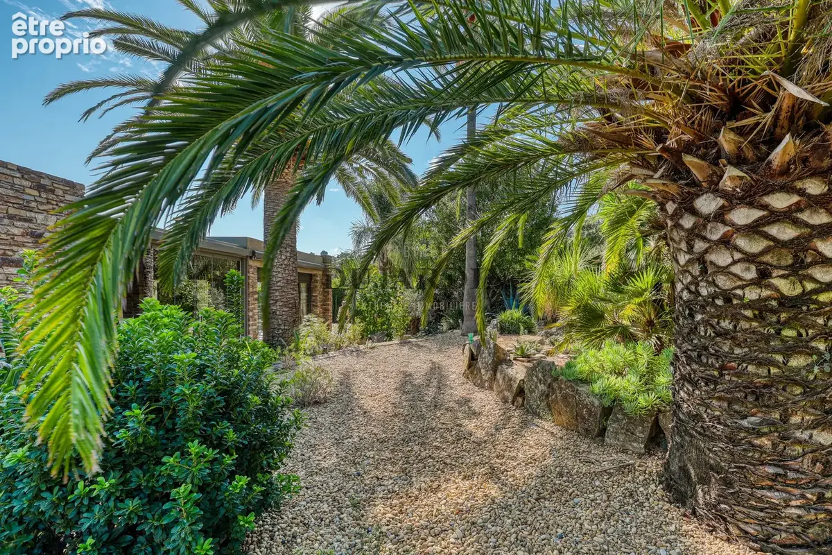 Villa au gaou benat avec piscine et superbe jardin paysager - photo 14
