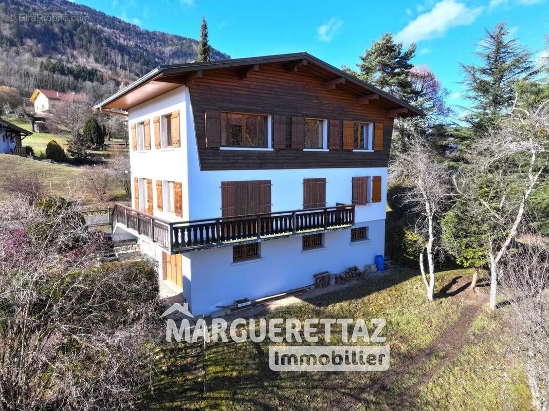 Maison à MARIGNIER