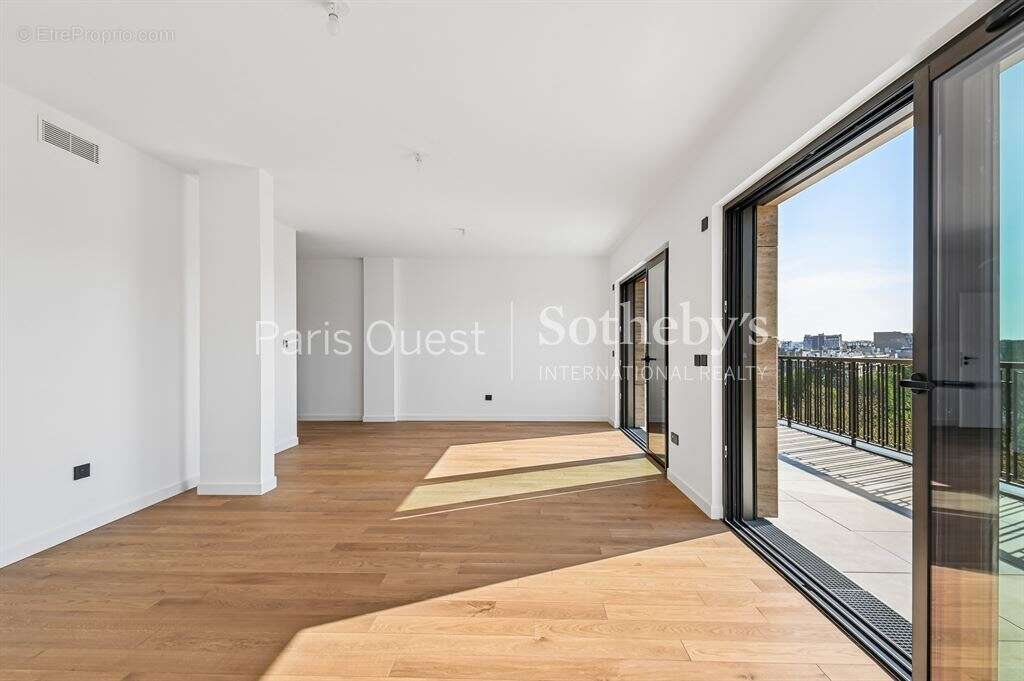 Appartement à NEUILLY-SUR-SEINE