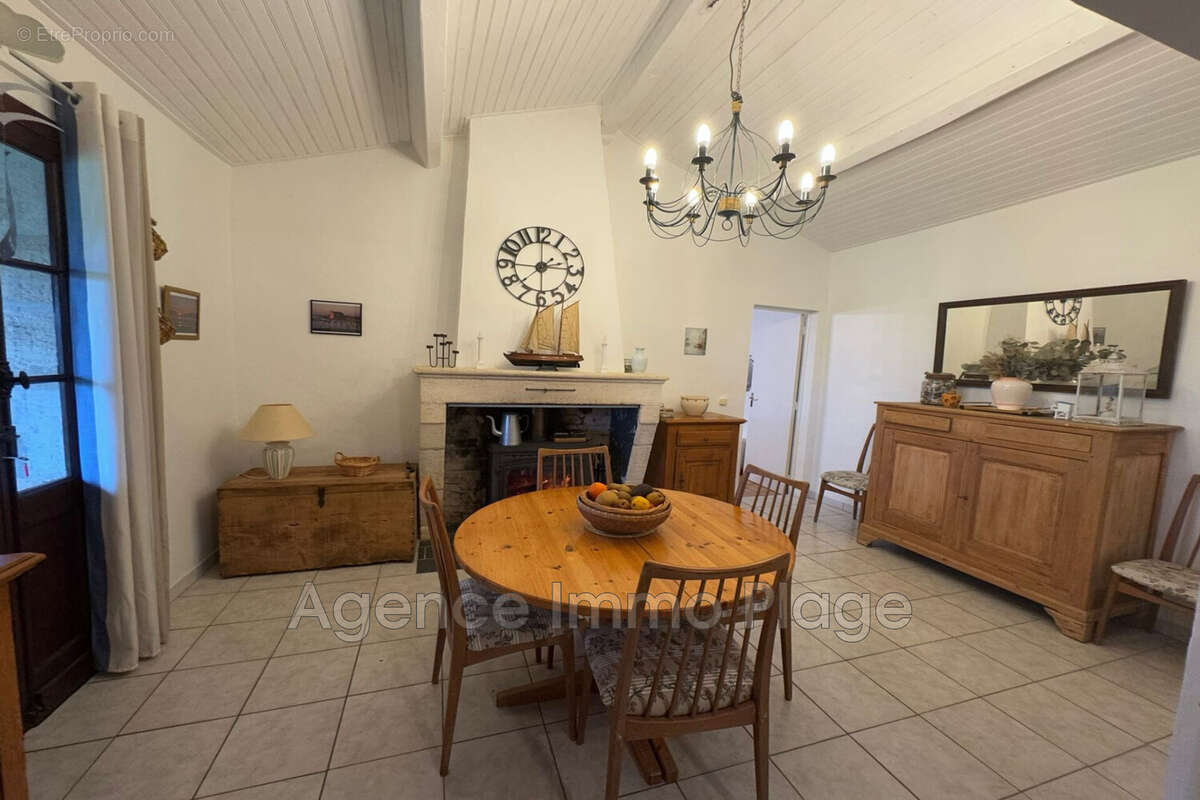 Maison à JAU-DIGNAC-ET-LOIRAC