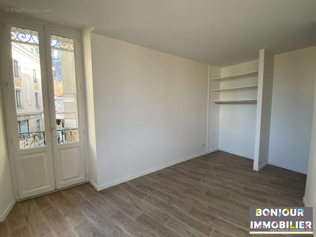 Chambre du T3 - 1er étage - Appartement à SAINT-LAURENT-DU-PONT
