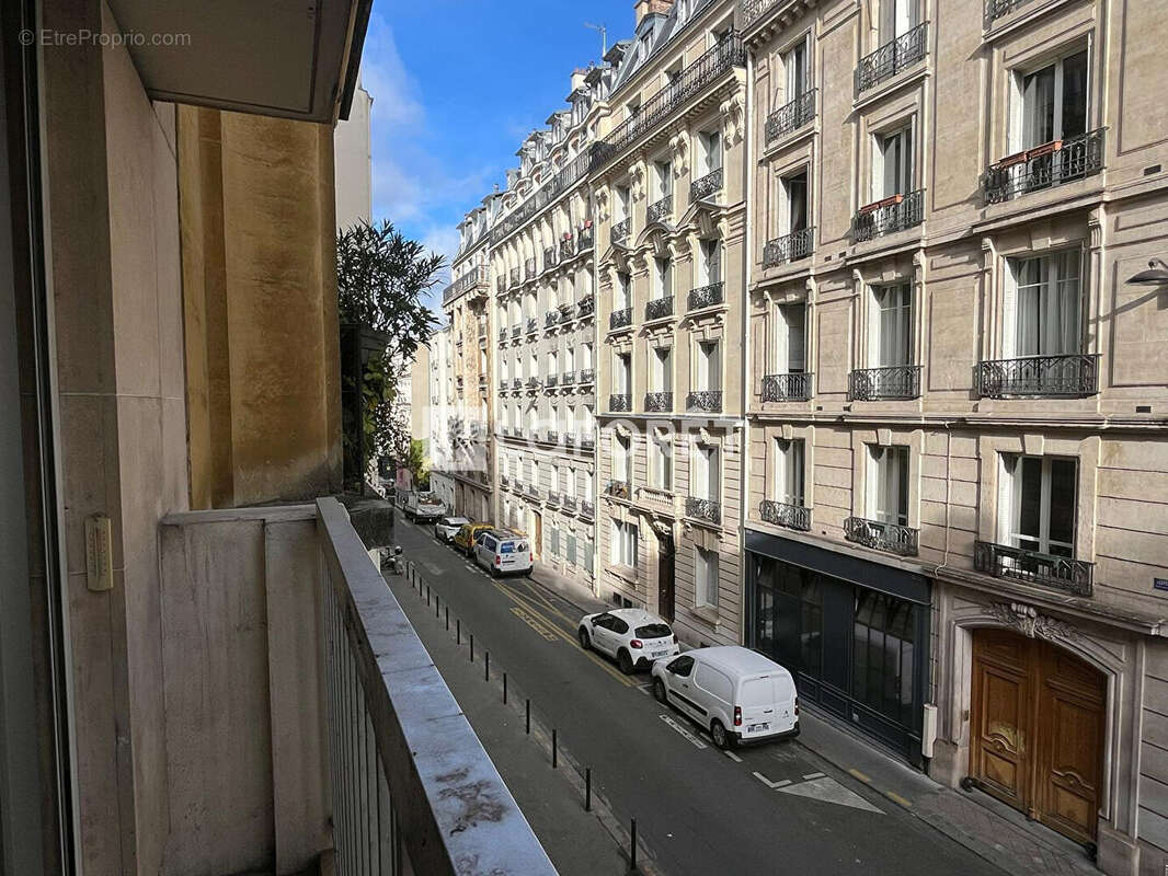 Appartement à PARIS-17E