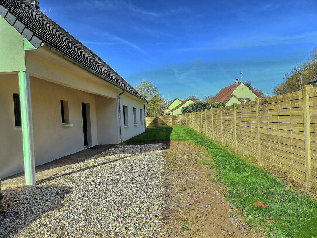 Maison à COURTEILLES
